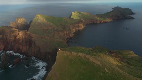 Drohne-Schoss-über-Die-Dramatische-Landschaft-An-Der-Küste-Von-Madeira