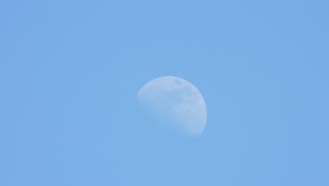 Schöner-Mond---Blauer-Himmel---Des-Mondes