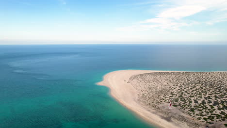 Toma-De-Drone-Del-Faro-Y-La-Playa-De-La-Ventana-En-Baja-California-Sur-Mexico