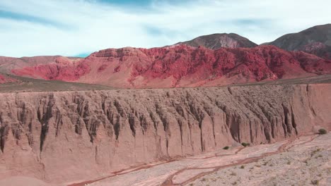Slider-Shot-Of-Geological-Formation-Cliff,-Quebrada-de-la-Señorita,-North-Argentina