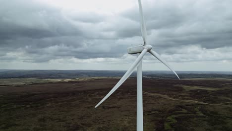Aerial-view-of-a-wind-farm-and-wind-turbines-turning-in-the-wind