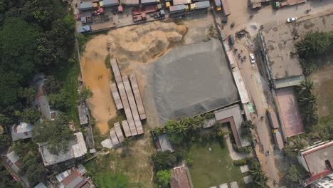 Top-down-ansicht-Baumateriallager-Im-Freien,-Sand--Und-Steinlager,-Dhaka
