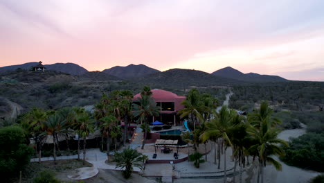 Drohnenaufnahme-Eines-Hotels-In-San-Jose-Del-Cabo-In-Mexiko-In-Strandnähe