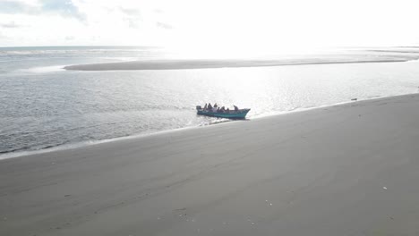 Ein-Boot-Im-Kolumbianischen-Pazifik