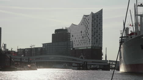 Elbphilharmonie-in-the-sunlight-early-in-the-morning-1