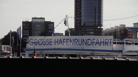 Sign-Saying-Große-Hafenrundfahrt-On-Tourist-Boat-At-Hamburg-Landungsbrücken