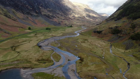 Aerial-shot-over-small-lake-and-streams-located-in-the-GLENCOE-HIGHLANDS-VALLEY
