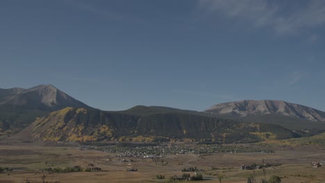 Un-Paisaje-De-Crested-Butte,-Colorado-En-Otoño