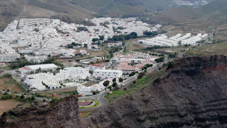 Panoramic-aerial-shot-over-the-Agaete-valley,-Gran-Canaria-island