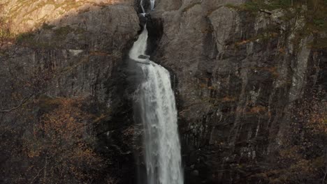 Dronefootage-og-the-beautiful-waterfall-Månafossen-in-Norway-3
