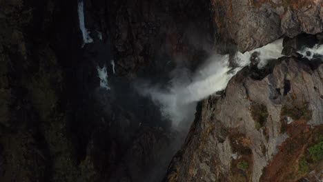 Dronefootage-og-the-beautiful-waterfall-Månafossen-in-Norway-2