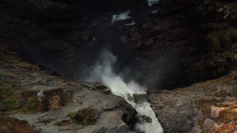 Dronefootage-og-the-beautiful-waterfall-Månafossen-in-Norway-1