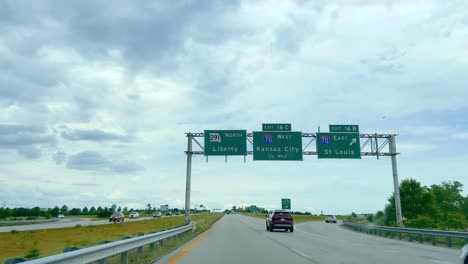 Highway-Road-Sign-To-Liberty-Jail-Ein-Mormonisches-Besucherzentrum-In-Liberty-Missouri