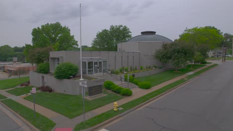 Slow-moving-drone-shot-into-the-Liberty-Jail-a-Mormon-Visitor-Center-in-Liberty-Missouri
