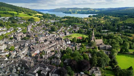 At-the-northern-end-of-Windermere-is-the