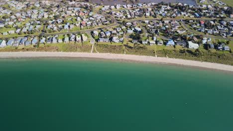 Small-holiday-town-in-New-Zealand---Cooks-Beach