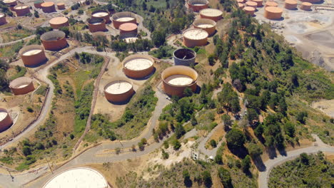 Materiales-Dutra-Y-Tanques-Circulares-De-Una-Refinería-De-Petróleo