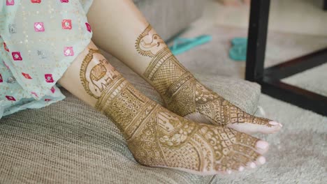 Mehndi-Art-On-The-Bride's-Legs-During-The