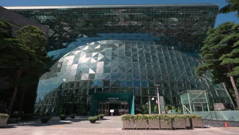 Futuristic-moden-all-glass-design-Seoul-City-Hall