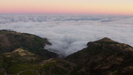Luftaufnahme-Von-Pico-Do-Arieiro-Während-Des-Sonnenuntergangs