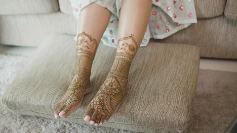 Bride's-Legs-With-Mehndi-Body-Art-For-An