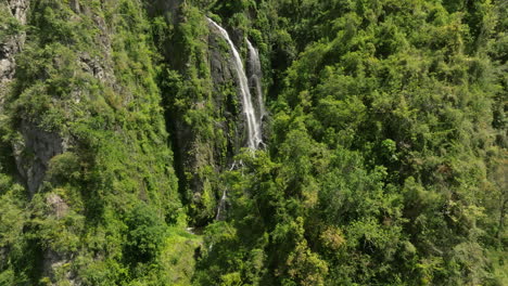 Wasserfall-Offenbaren-Bei-Can-San-Crist-Bal