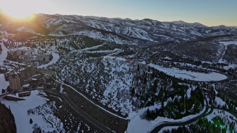 Park-City-Utah-Antenne-V-Drohne-überführung-Berg