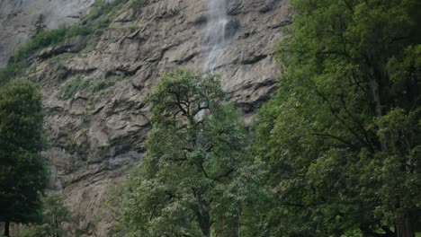 Lauterbrunnen-Schweiz-Europa-Wasserfall-Alm-Wiese-Hügel