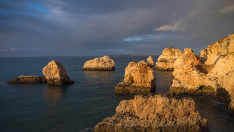Portugal-Algarve-Klippen-Zeitraffer-Sonnenaufgang-Regenbogen