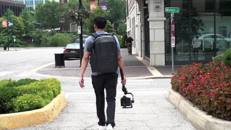 Filmmaker-walks-around-the-city-with-his-camera
