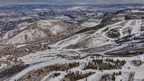 Park-City-Utah-Antenne-Gegen-Spektakuläres-Schneebedecktes-Gelände