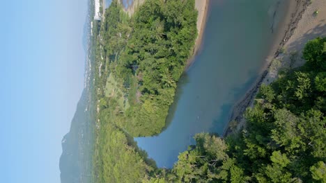 Vista-Vertical-De-La-Desembocadura-Del-Río-Muñoz-En-La-Provincia-De-Puerto-Plata,-República-Dominicana