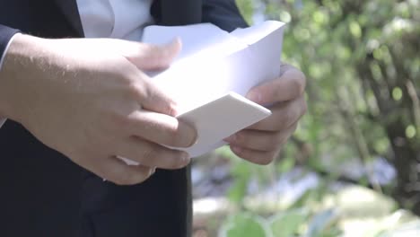 Groom-opening-a-love-letter-to-read