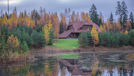 Beautiful-autumn-landscape-and-lodge-in-Amatciems,-Latvia,-Timelapse