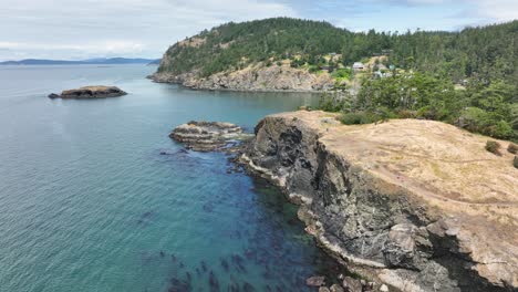 Drone-shot-of-Fidalgo-Island-cliffside-in-the-Pacific-North-West