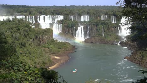 Panoramic-of-spectacular-Cascades-on-rocky-cliffs-at-Iguazu-Falls,-Brazil-Argentina-border