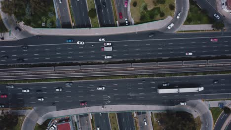 Top-down-spinning-drone-view-of-a-highway-cross-in-Mexico-City