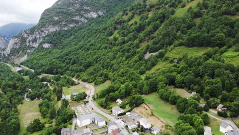Luftbild-Von-Frankreich-Spanien-Pyrenäen-Mit-Schmaler-Bergstraße-Malerische-Höhenlandschaft,-Europäisches-Sommerferienziel-Für-Trekking-Und-Abenteuer