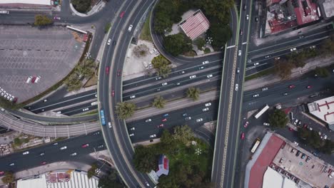 Top-down-spinning-drone-view-of-a-highway-cross-in-south-Mexico-City