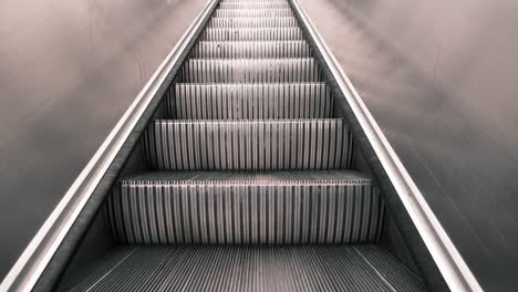 Static-footage-of-empty-shiny-escalator-stairs