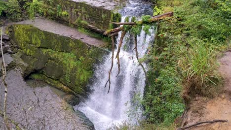Dramatischer-Wasserfall-In-Brecon-Beacons-Wales-Uk-4k