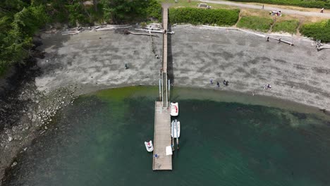 Luftaufnahme-Des-öffentlichen-Docks-In-Sharpe-Cove-Auf-Fidalgo-Island