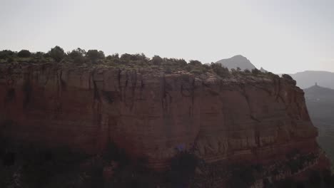 Drone-shot-Sedona-desert-rocks-and-mountains-in-Arizona,-America