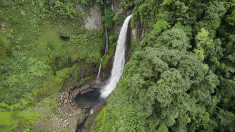 Stunning-falls-in-lush-jungle-of-Costa-Rica---aerial-view-of-Catarata-del-Toro
