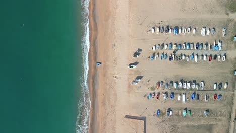 Genitalbilder-Eines-Platzes-Mit-Fischerbooten-Luftaufnahme-Statisches-Bild