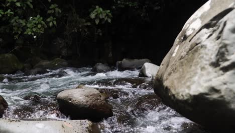 Running-cold-river-stream-in-the-middle-of-the-rainforest-in-costa-rica