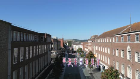 Exeter-High-Street-Mit-Den-Union-Jack-Flaggen-Zum-Jubiläum-Von-Königin-Elizabeth-II