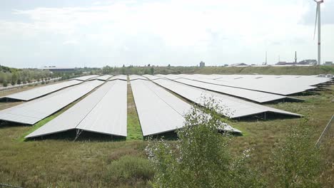 Solarpanel-Farm-.-Lommel,-Belgien