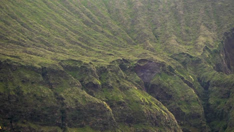 Montañas-En-Faial,-Azores-Con-Enormes-Colinas-1