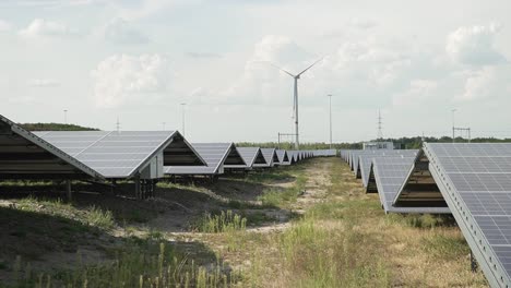 Solarpanelfarm-In-Belgien-